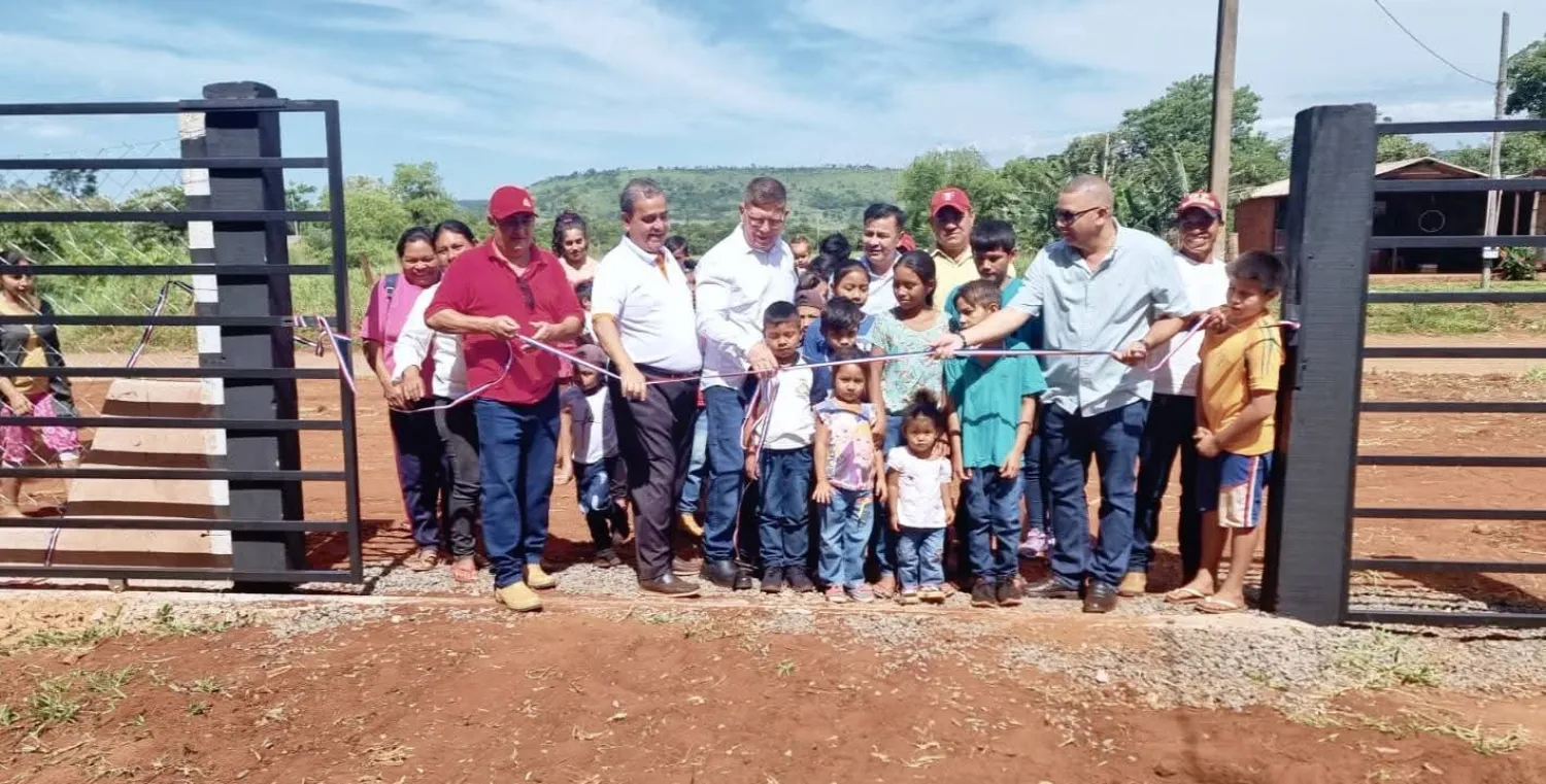Intendente de Zanja Pyta inaugura cercado perimetral en la escuela de la Colonia 205