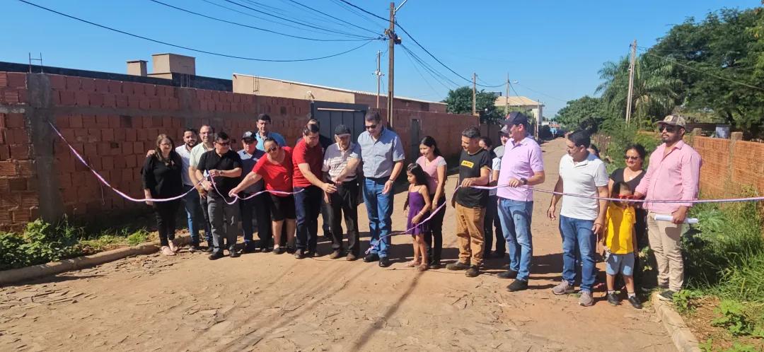 Gobernador Juancho Acosta inaugura nuevo empedrado en el barrio San Juan Neuman