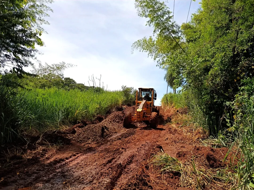 Municipalidad de Zanja Pyta mejora la accesibilidad con reparación de caminos vecinales