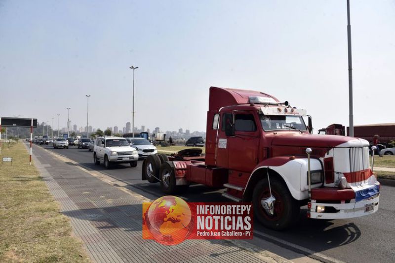 Camioneros se retiran de Asunción y despejan rutas en varios puntos del país