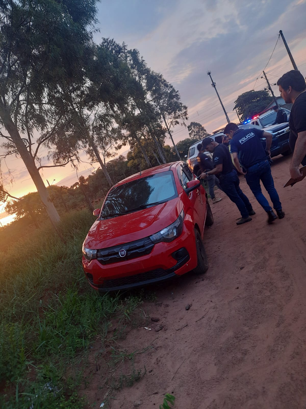 Hallan vehículo usado en violento asalto en Ponta Porã.