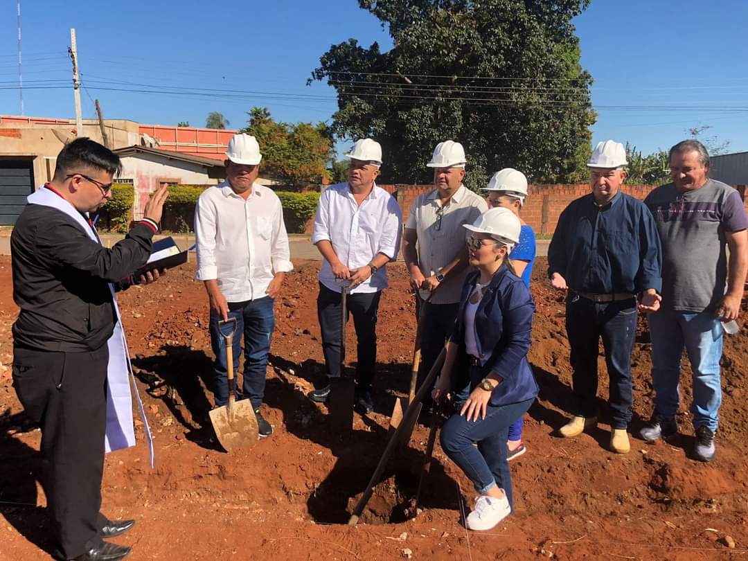 Realizan palada inicial para la construcción de la Plaza Santísimo Redentor en Zanja Pyta.