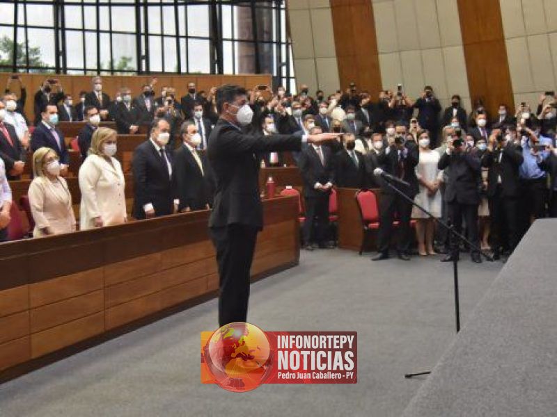 Congreso toma juramento a Víctor Ríos como nuevo ministro de la Corte