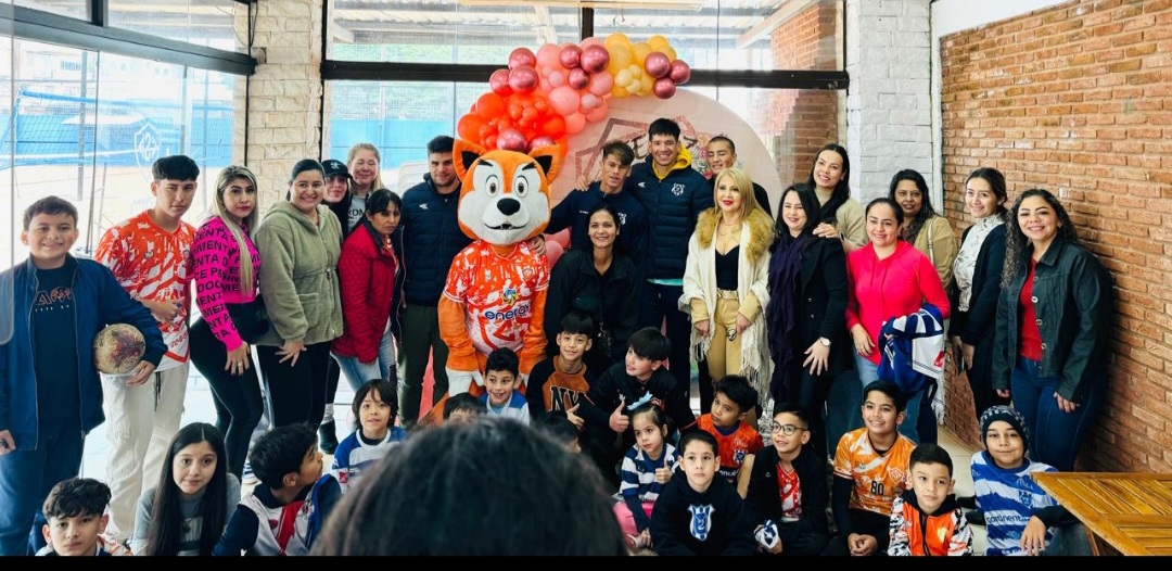 C.S.A homenajea a las madre y presenta a su mascota oficial.