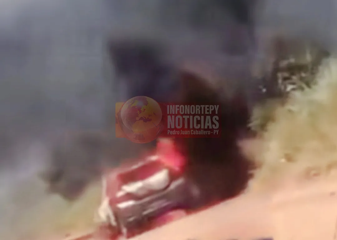 Automóvil se incendia en Pedro Juan