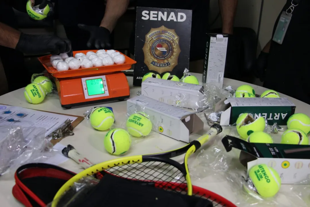 SENAD detecta cocaína oculta en pelotas de tenis