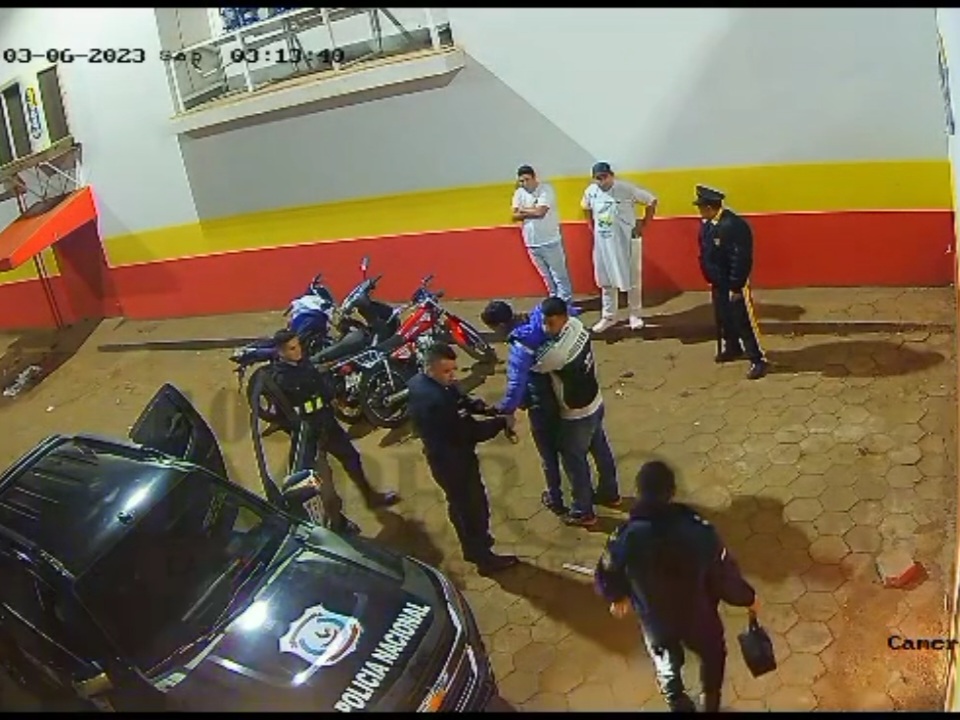 Guardia de supermercado redujo a golpes a un ladrón de moto en Pedro Juan