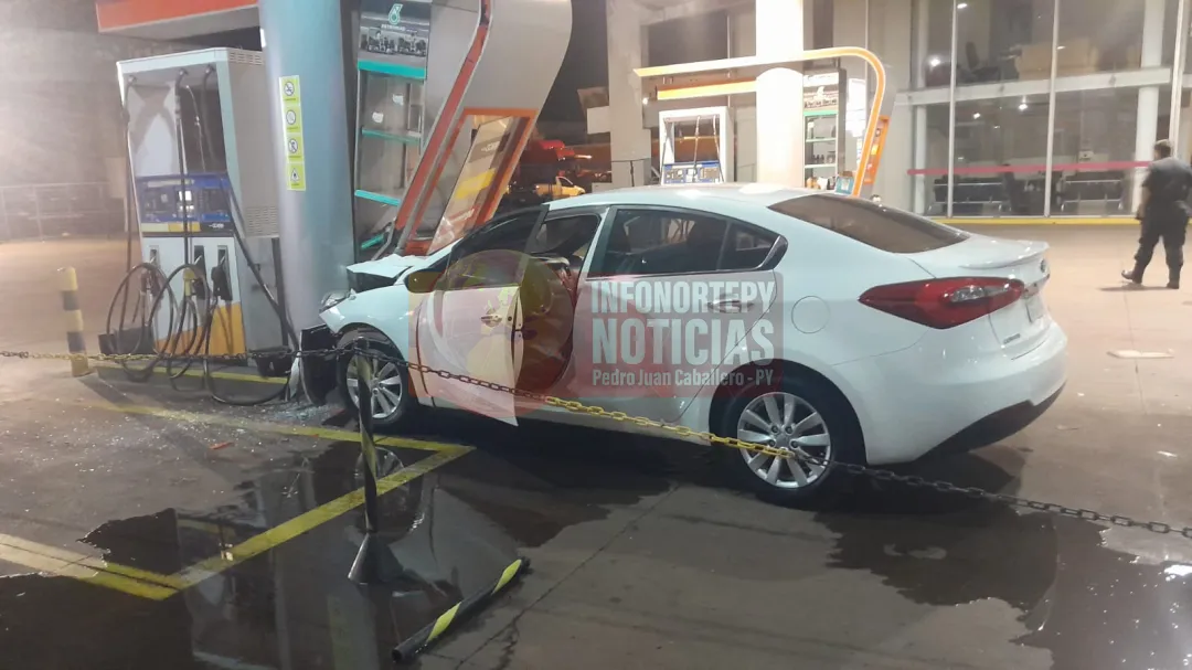 PJC: Practicaba para conducir y chocó contra un surtidor