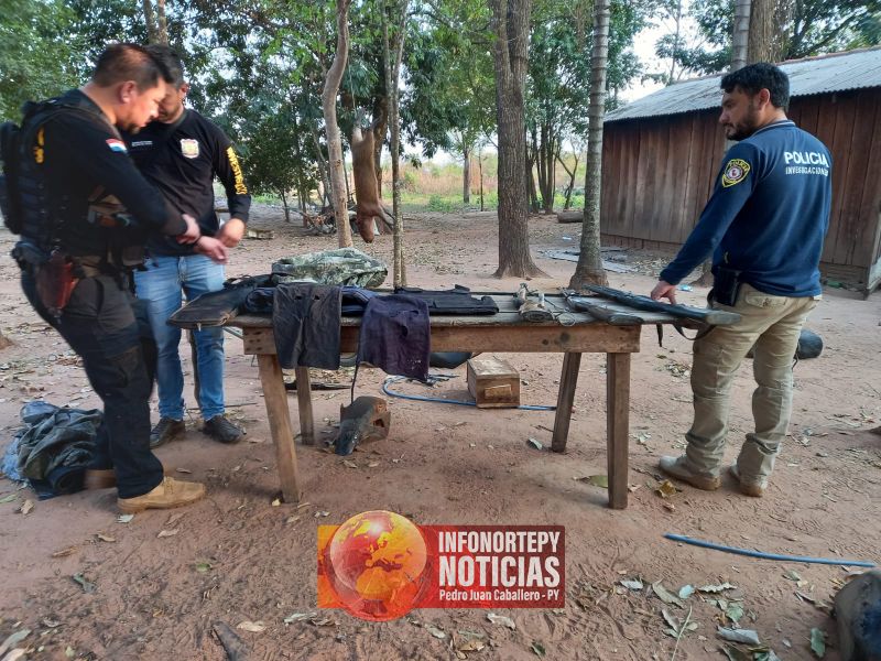 Policía encuentra armas en busca de supuestos sicarios