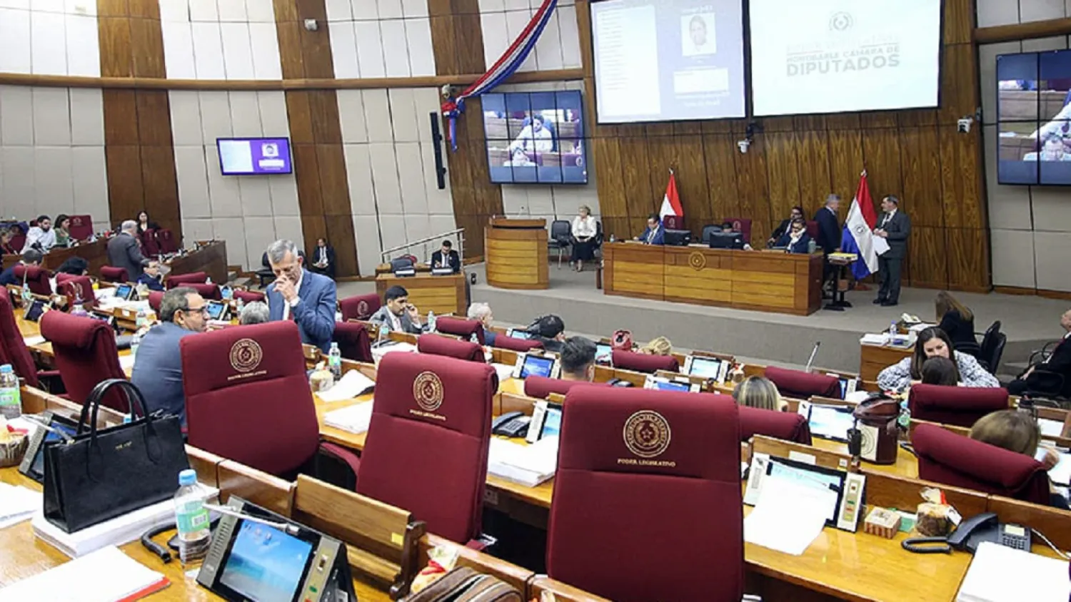 Diputados aprueban el proyecto que prohíbe uso de celulares en escuelas