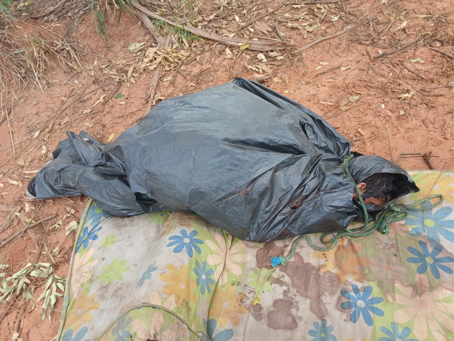 Identifican cadáver hallado envuelto en carpa plástica en zona despoblada de Zanja Pytã