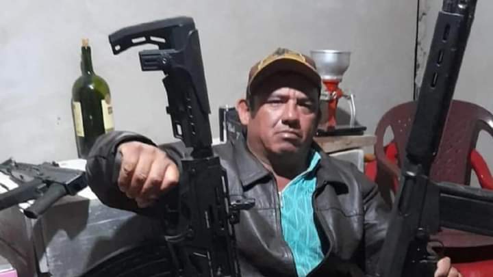 Supuesto líder criminal muere en ataque narco y camioneta es acribillada