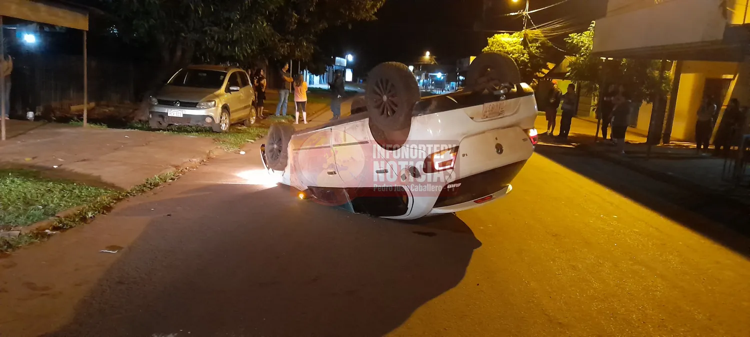 Policía lesionado tras volcar su vehículo en Pedro Juan