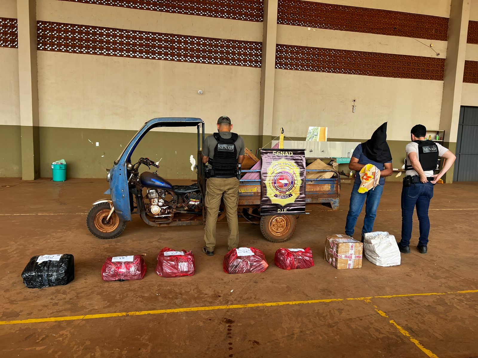 Incautan en Pedro Juan casi 100 kilos de Marihuana en una "moto-carro"