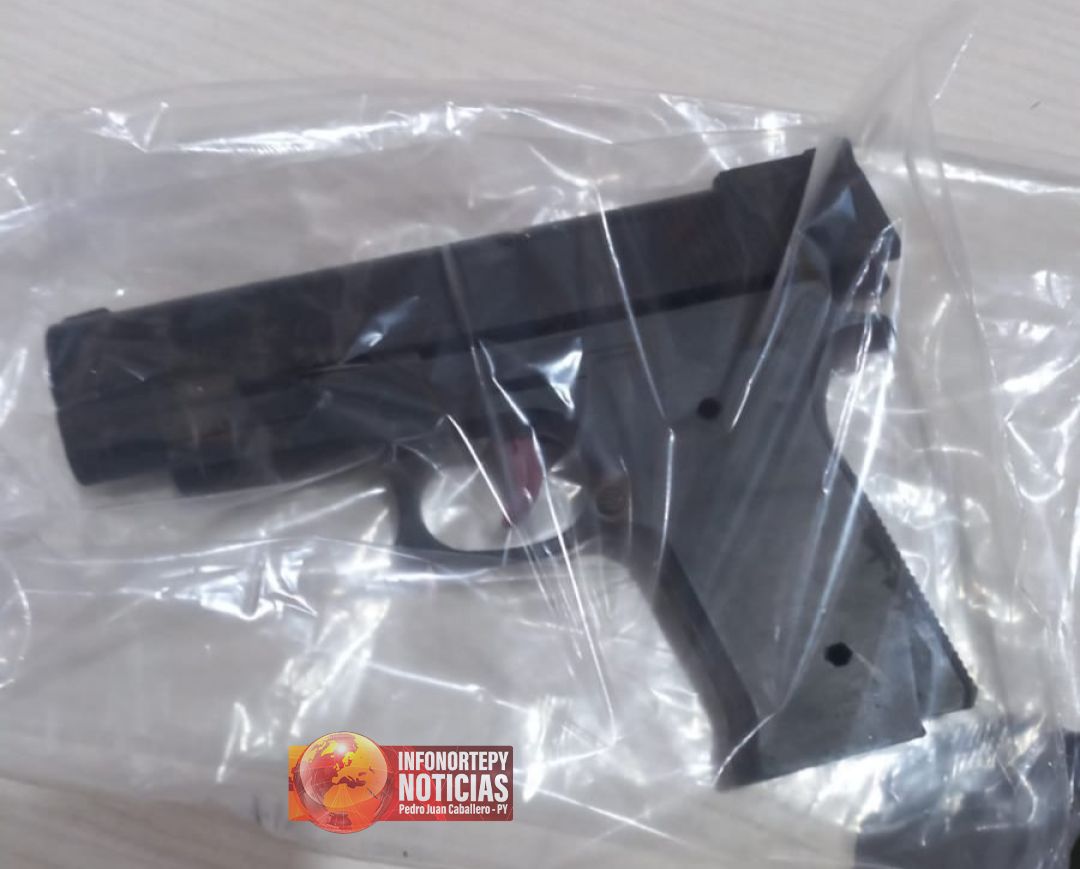 Alumno de un colegio de Pedro Juan, amenazó con una réplica de pistola en Pedro Juan.