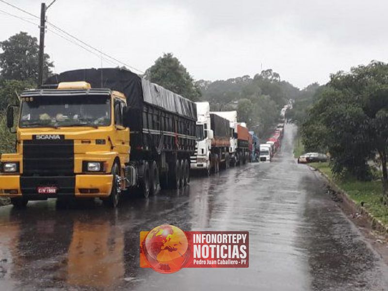 Paro de camioneros es por conflicto con precio del flete, alega Gobierno