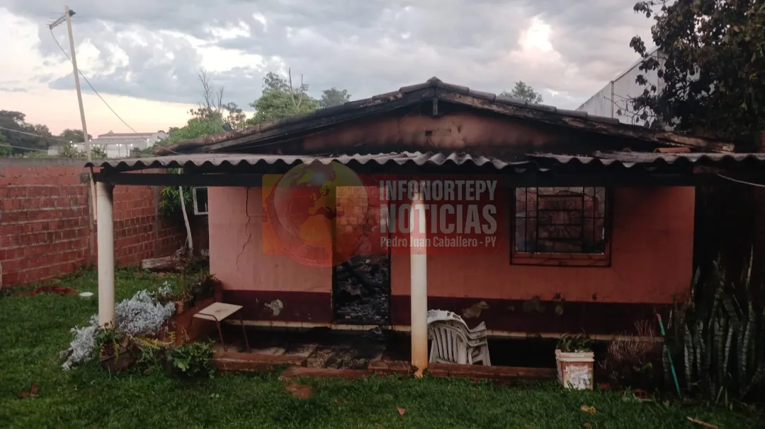 Incendio consume vivienda en Pedro Juan