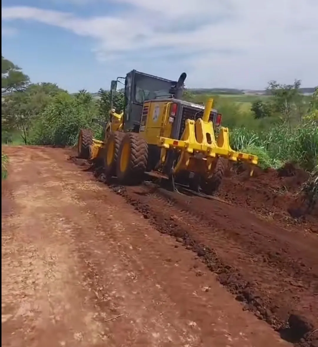 Municipalidad de Cerro Corá intensifica reparación de caminos en asentamiento San Roque