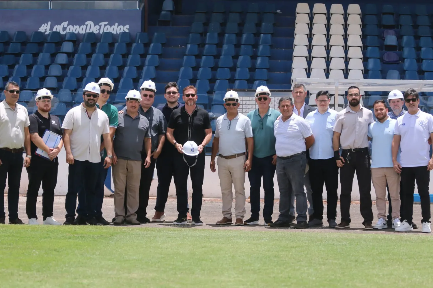 Alejandro Domínguez visitó el estadio Río Parapití y destacó las obras de remodelación