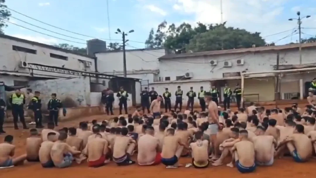 Celdas con reclusos del PCC son requisadas en busca de armas en la cárcel de Ciudad del Este