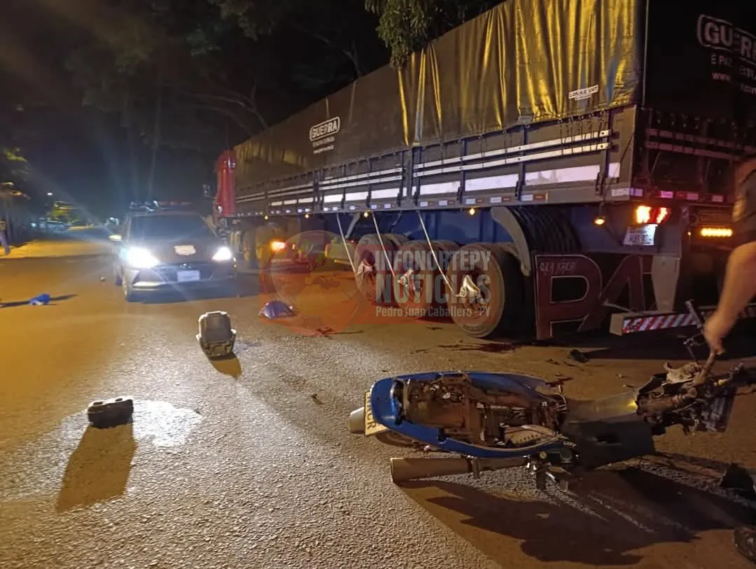 Accidente fatal en Pedro Juan: Motociclista muere tras impactar contra camión estacionado