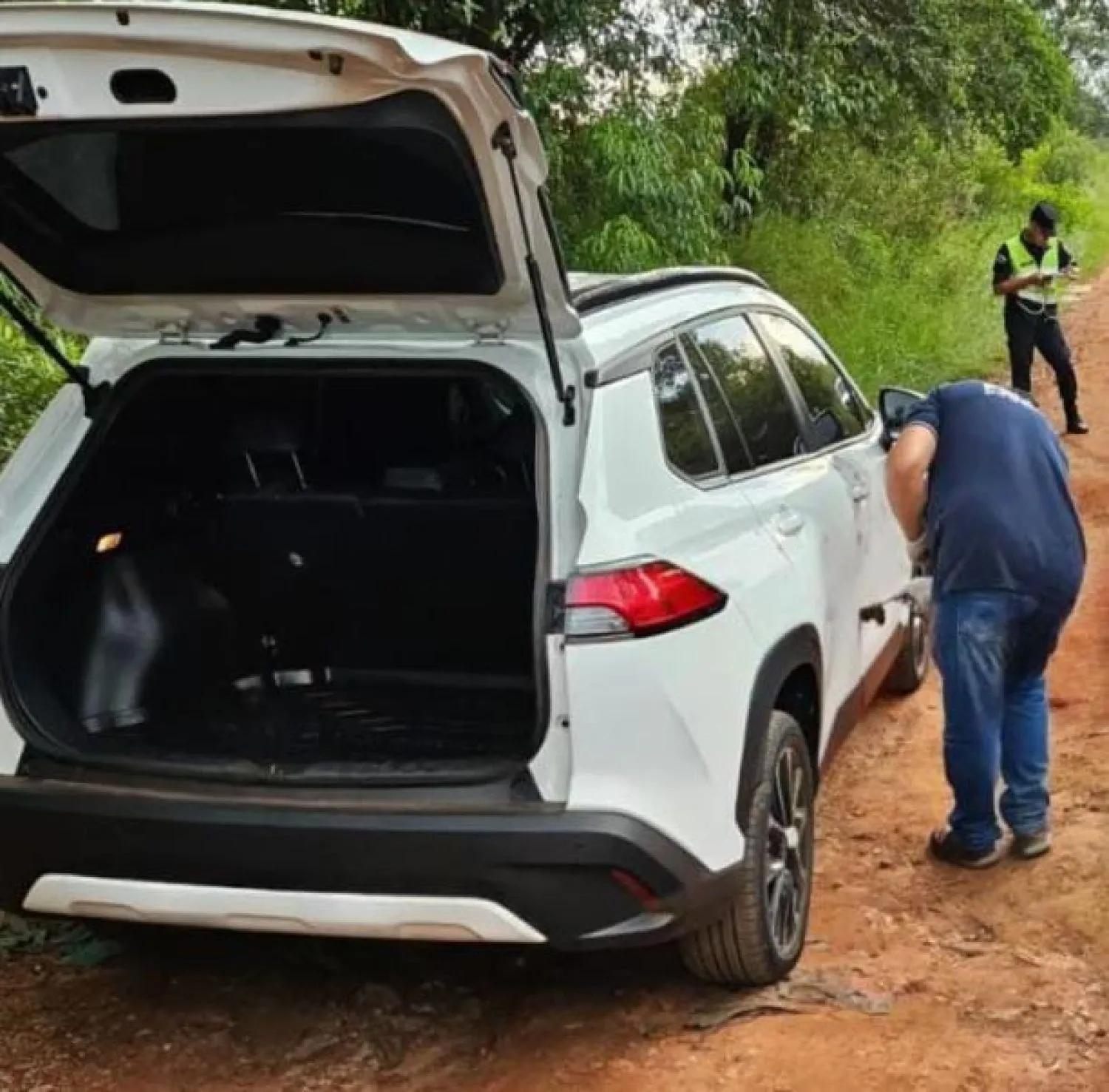 Recuperan en Pedro Juan camioneta robada en Brasil