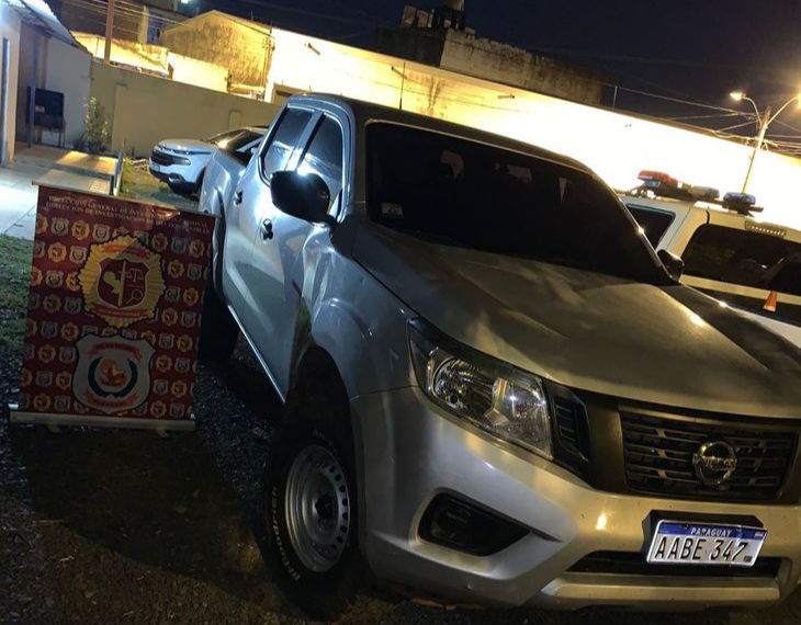 Caen policía y otros dos sospechosos por vehículo vinculado a asalto