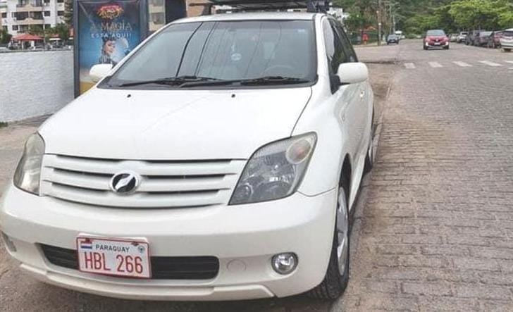 En segundos, roban un auto en plena madrugada en Asunción