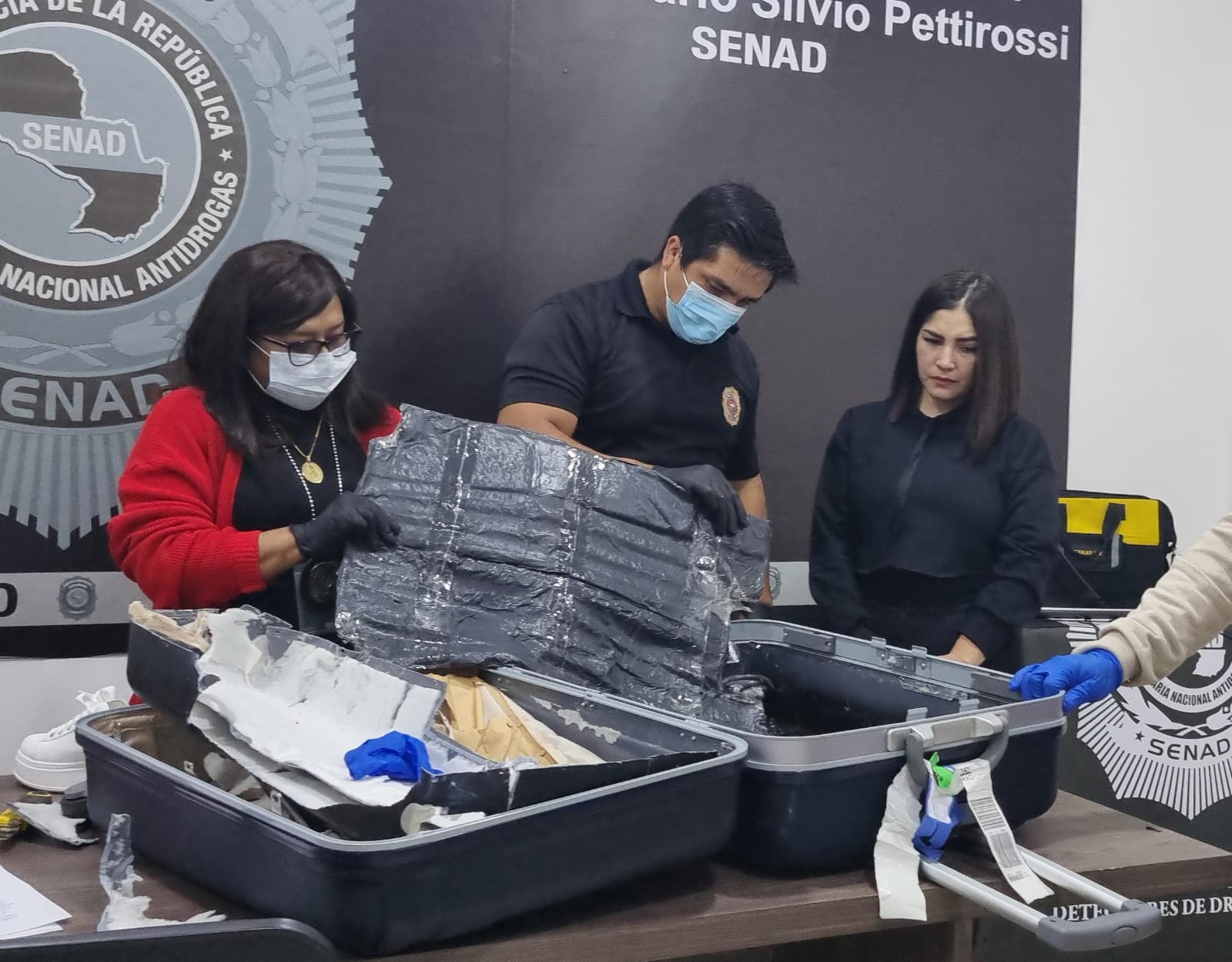 SENAD detuvo a "mula" que pretendía viajar con casi 5 kilos de cocaína