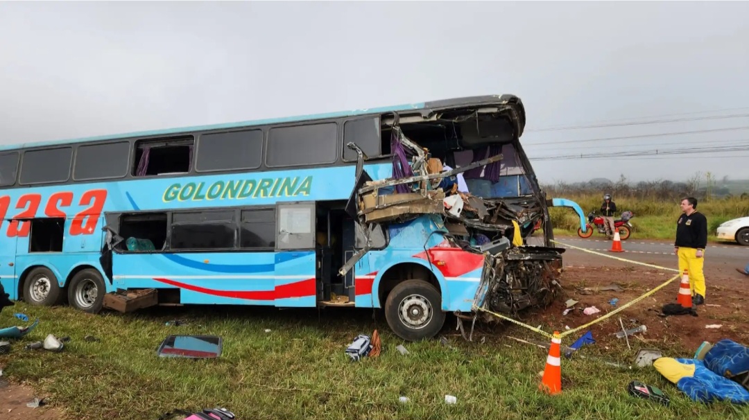 Dos muertos y al menos 10 heridos en quíntuple choque en Caaguazú