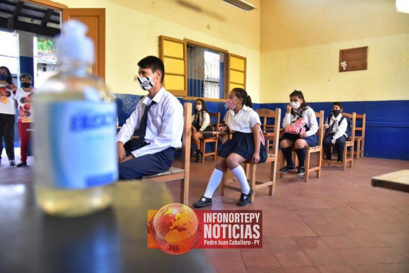 Docentes del sector público retornan a aulas el 30 de agosto, anuncia titular del MEC