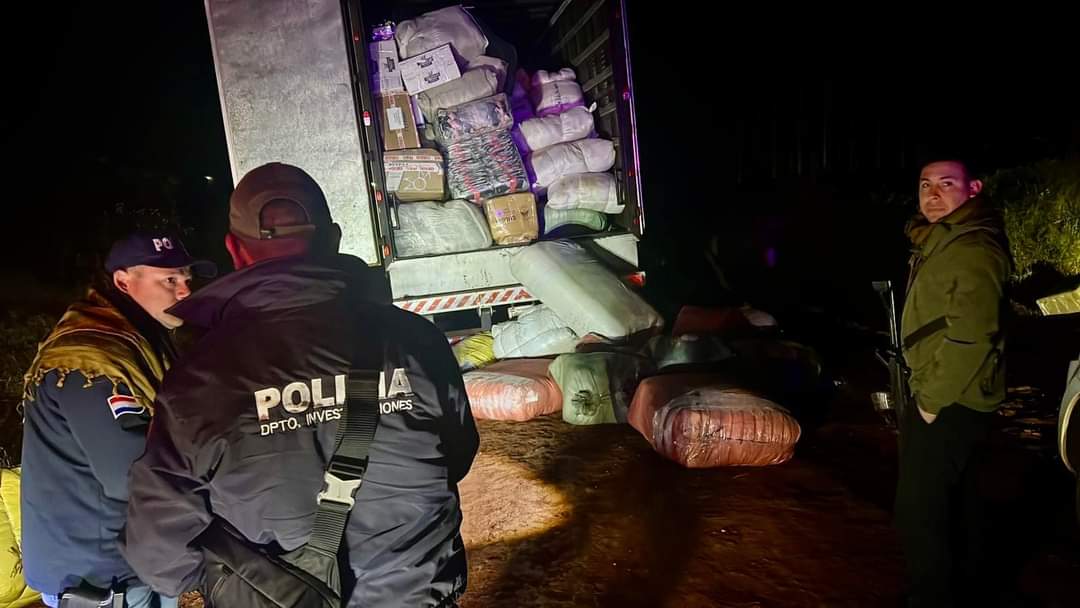 Piratas del asfalto interceptan y roban camión de mercaderías en Hernandarias