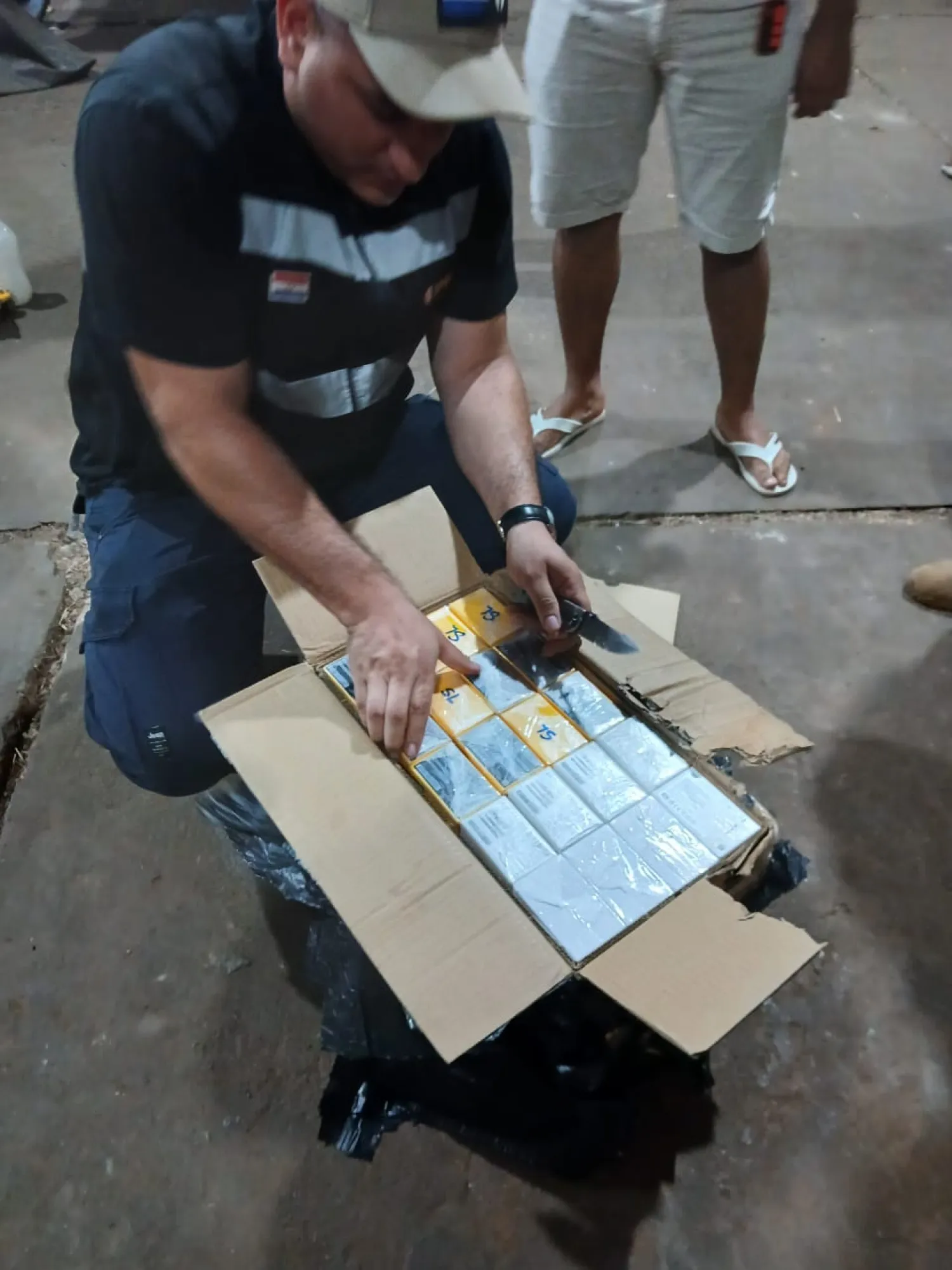 Incautan vehículo con celulares sin documentación en Pedro Juan