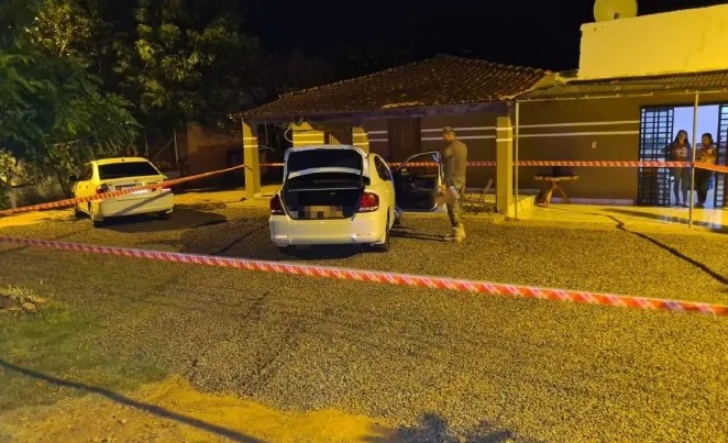 Hallan un cadáver en la valijera de un automóvil en Cruce Bella Vista