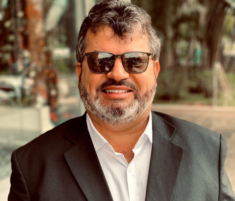 Carlos Bernardo recibe título de Ciudadano Sur Mato Grossense
