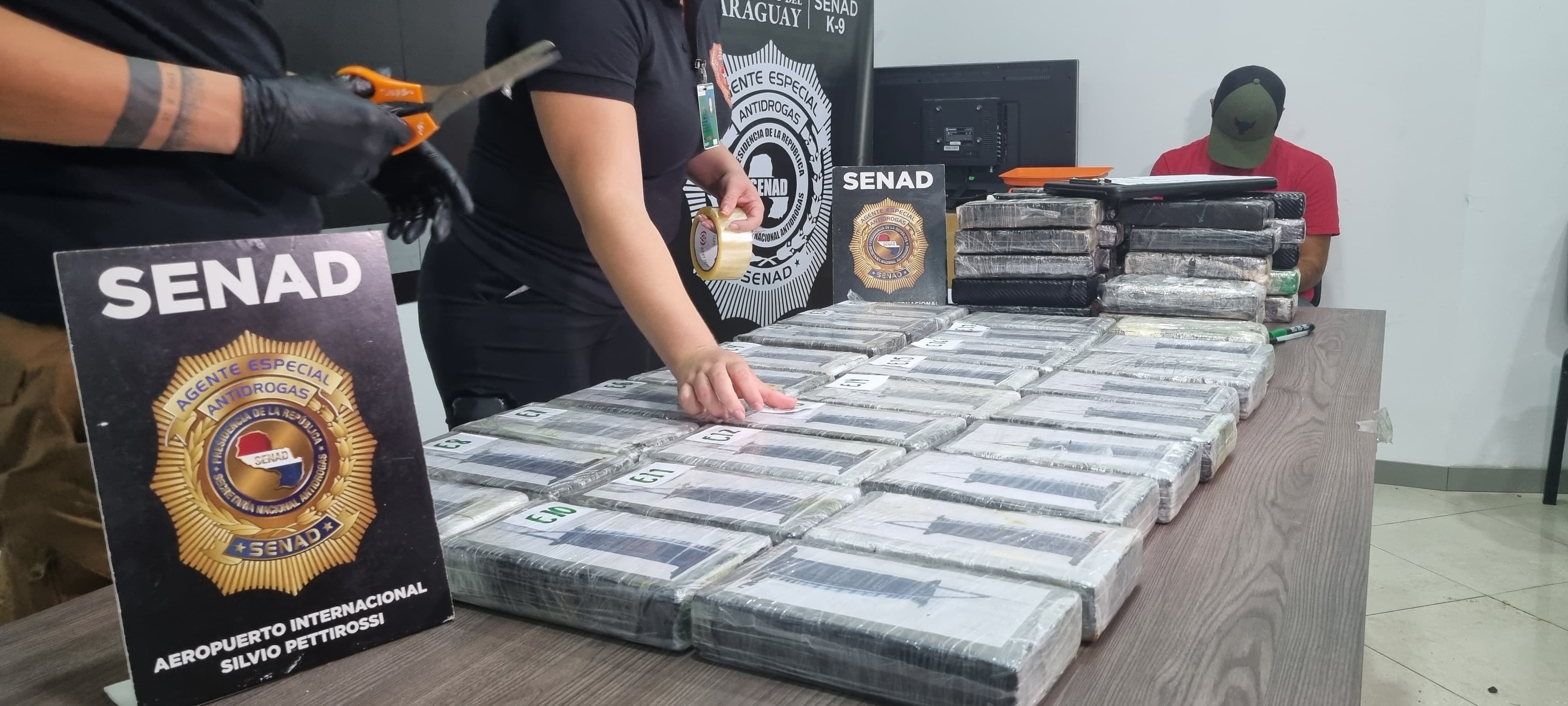 Interceptan casi 60 kilos de cocaína en el Aeropuerro Internacional Silvio Petirossi
