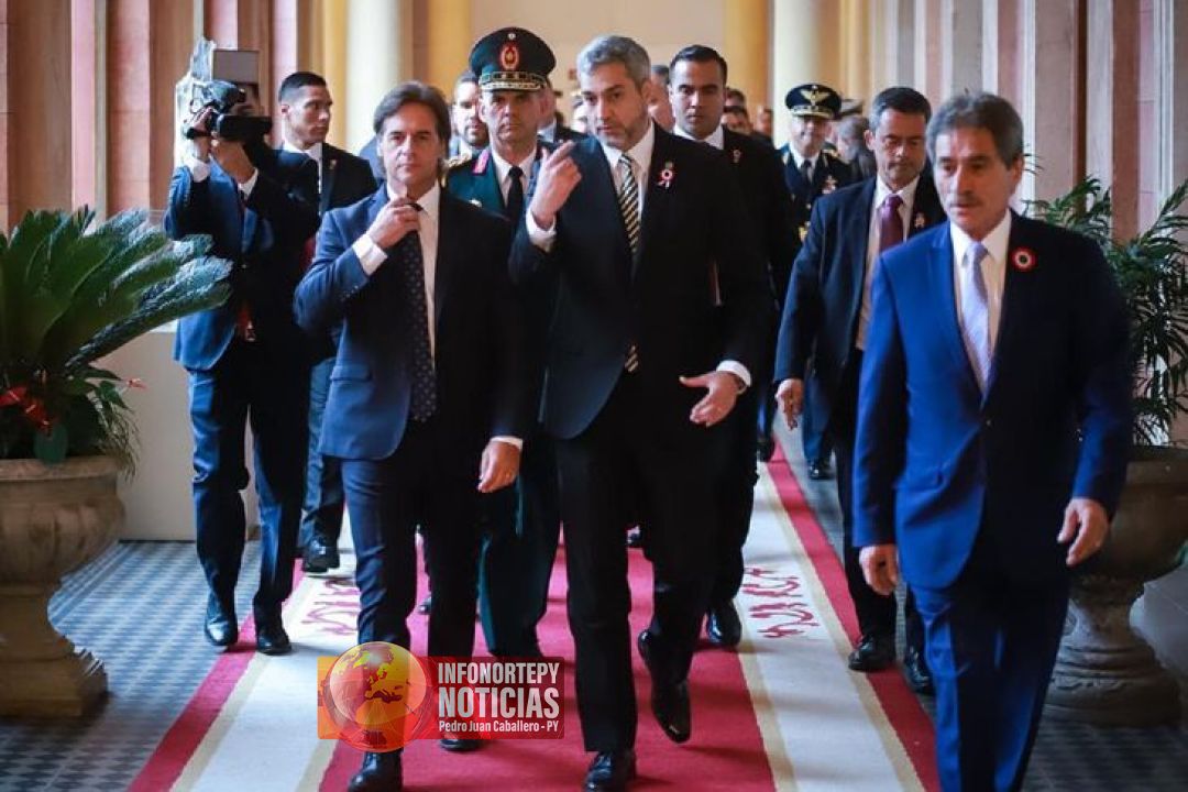 Proponen al presidente de Uruguay uso de un puerto para fábrica de celulosa