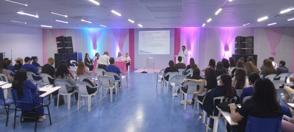 Clausura del Octubre Rosa culminó con una mesa redonda sobre cáncer de mama y cuello uterino en la UCP