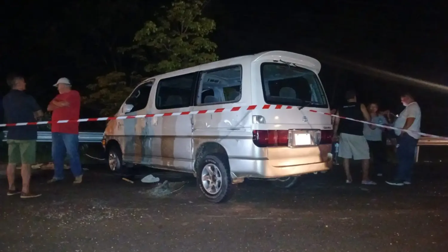 Un fallecido y dos lesionados deja choque entre camioneta y minibús en San Pedro