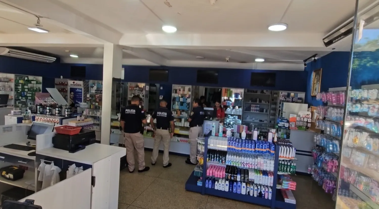 Llevan caja fuerte durante asalto en farmacia de Pedro Juan