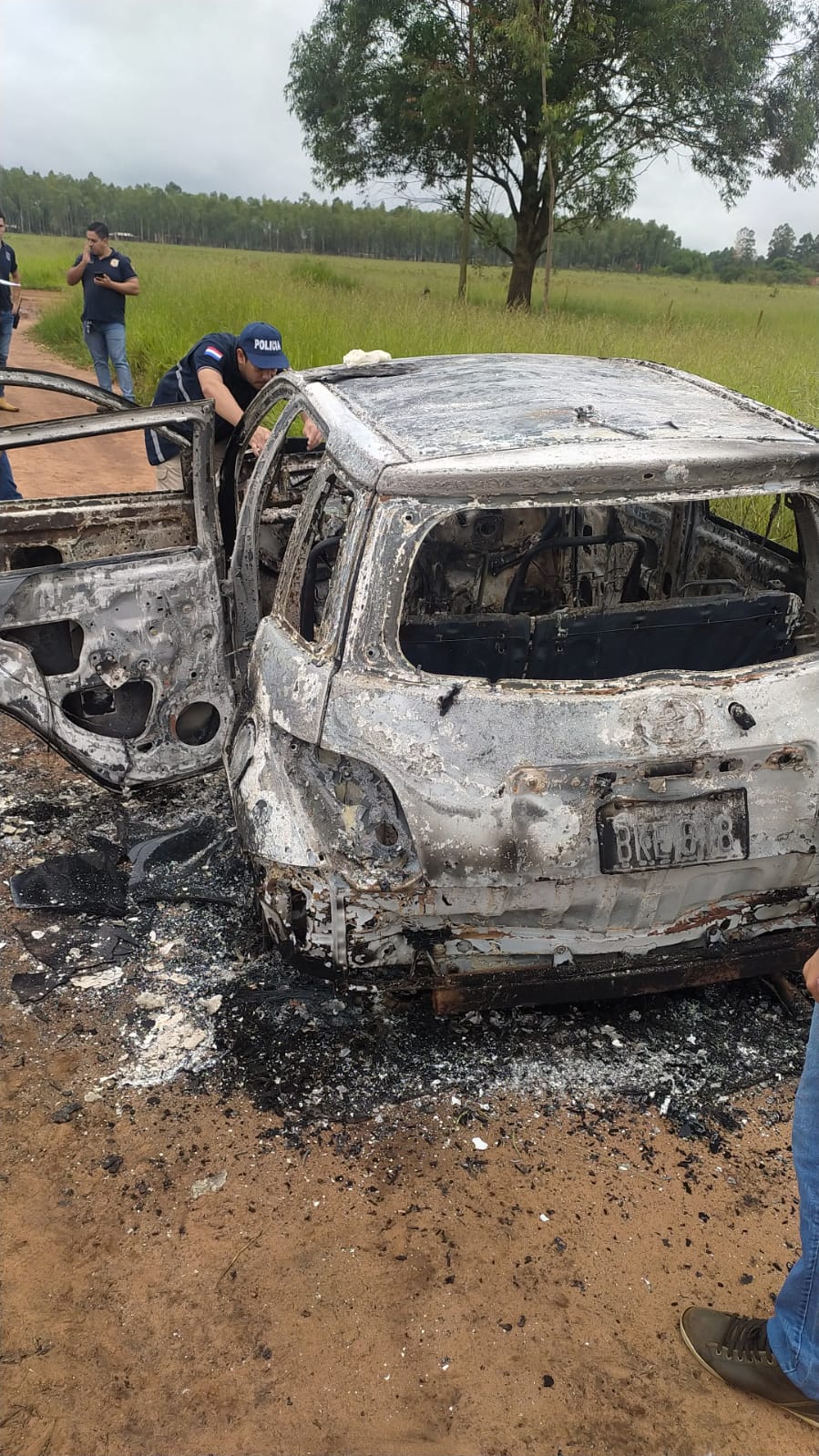 Hallan vehículo incinerado en Pedro Juan