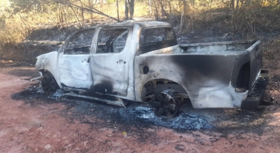 Hallan camioneta incinerada y se presume que es la utilizada en enfrentamiento con militares