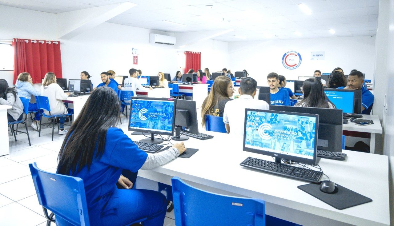 UCP actualiza laboratorio de informática con equipamientos de ultima generación