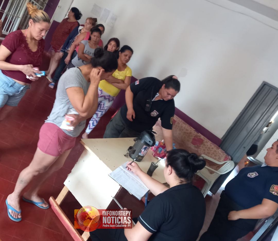 Donan kits de aseo personal en la cárcel de mujeres de Pedro Juan