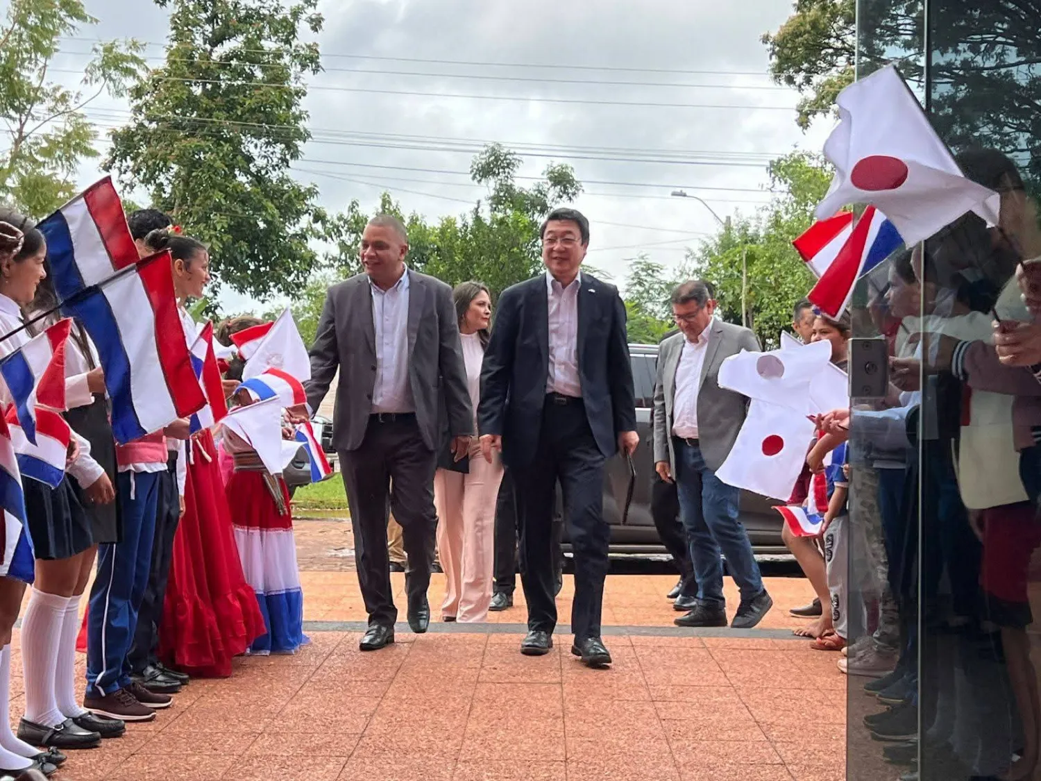 Inaugura empedrado en Zanja Pytã con presencia del Embajador del Japón