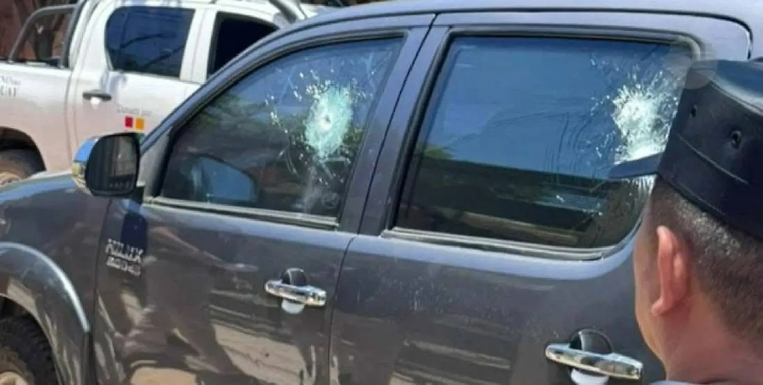 Encapuchados balean camioneta de casa de cambios