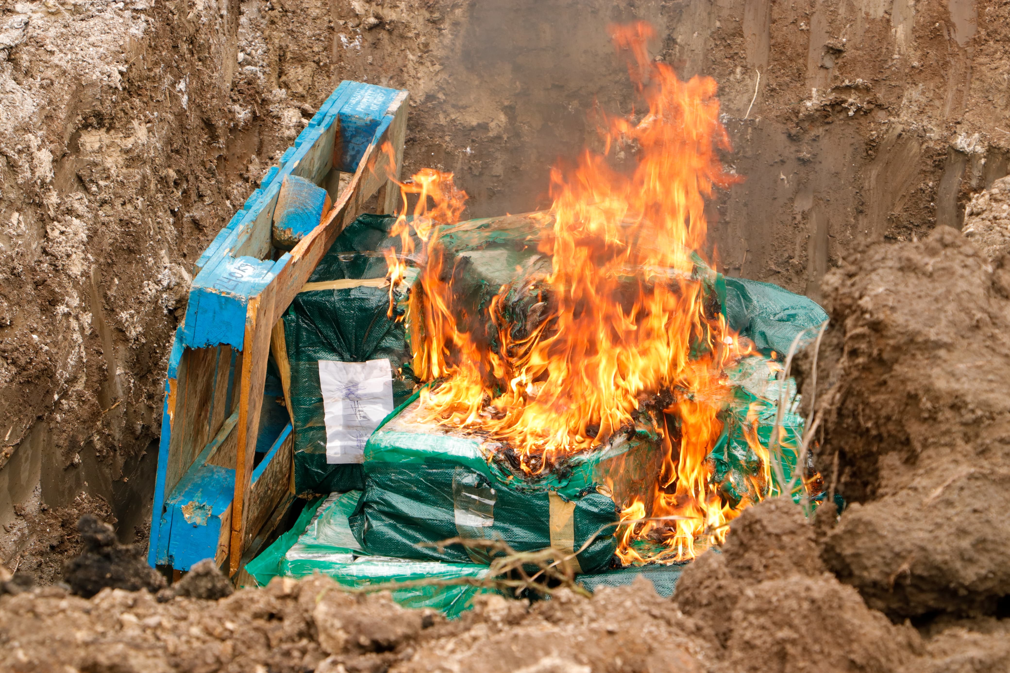 SENAD incineró 876 kilos de cocaína incautados en Paso Bravo