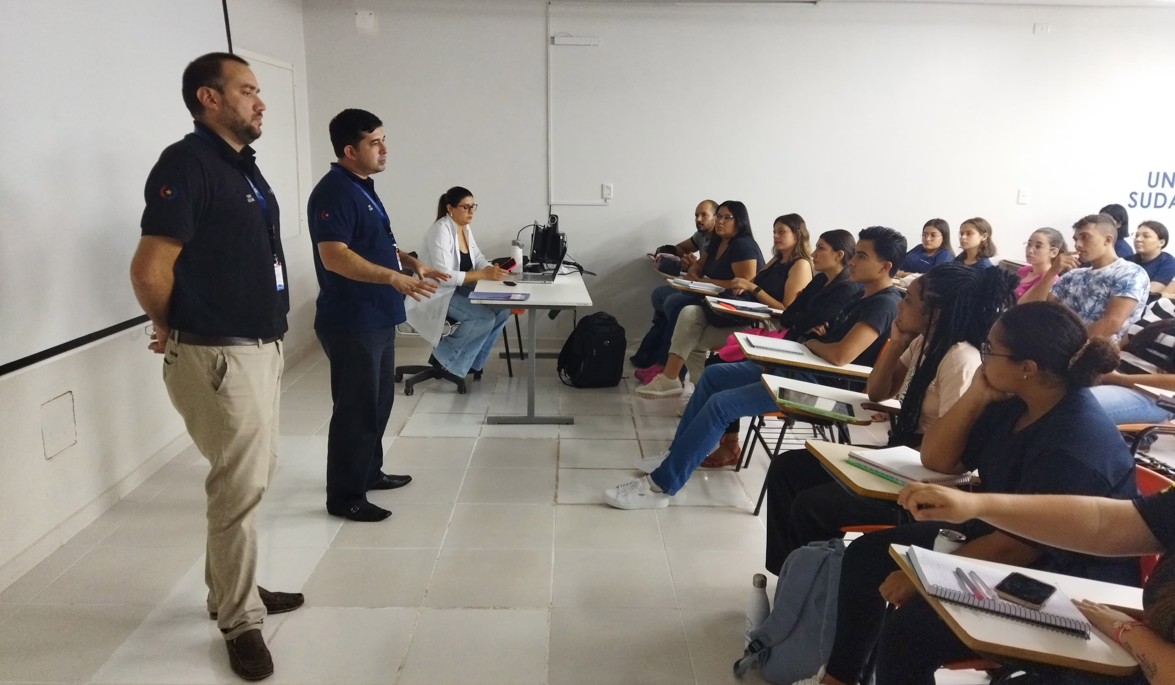Estudiantes de Pedro Juan recibieron información sobre regularización migratoria en Paraguay