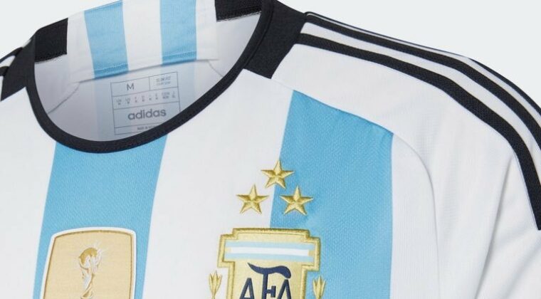Furor por nueva camiseta de Argentina con la tercera estrella