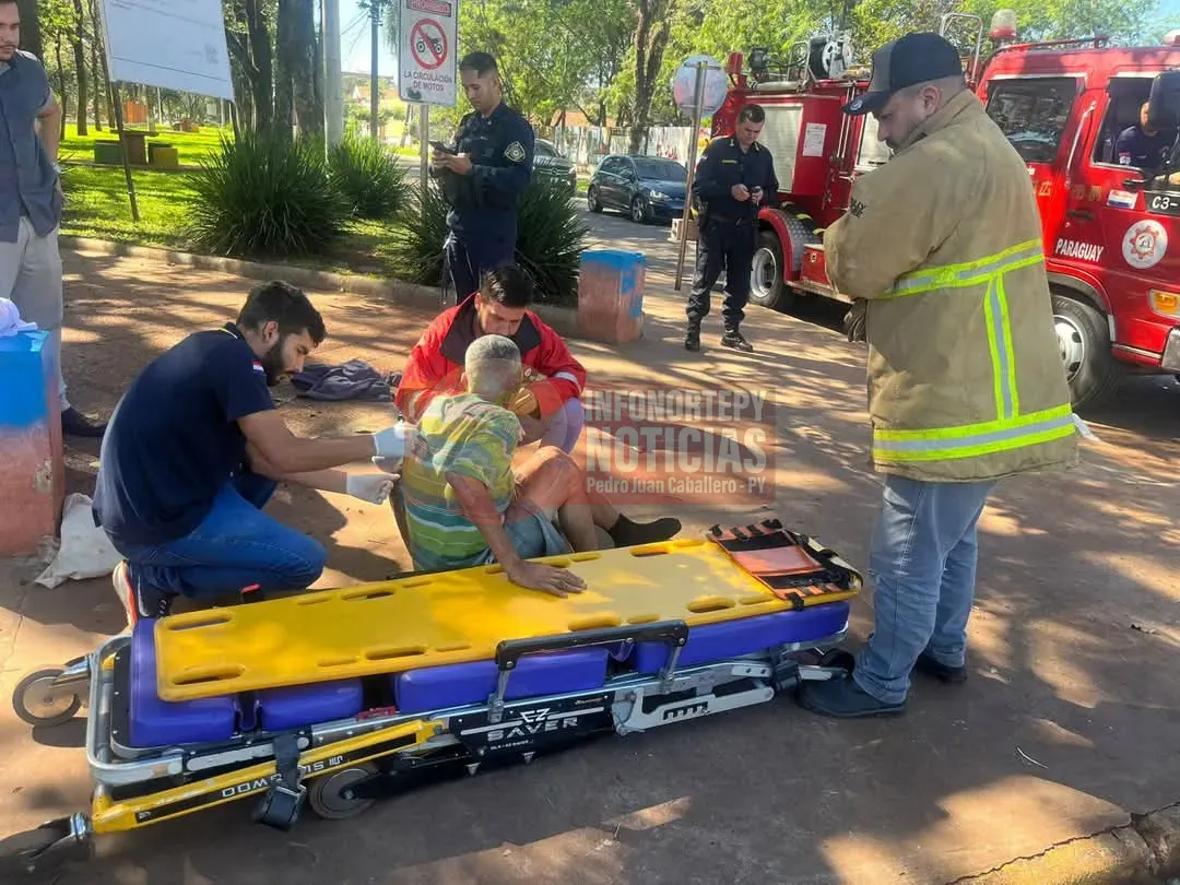 Adolescentes Incendian a Indigente en Plaza Céntrica de Pedro Juan